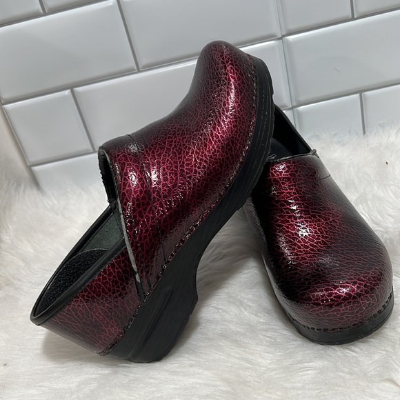 Dansko Professional Women's US 8.6-9 39 EU Slip-On Clogs Cracked Plum Maroon - Picture 4 of 12